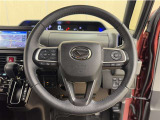 ステアリングスイッチ搭載!手を離さずに手元のスイッチでさまざまな操作が可能。運転中、視線をそらさなくても操作ができて安全です!