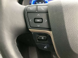 運転中、オーディオの操作をしてて、ハッとしたことはありませんか?ステアリングスイッチは、運転中でもハンドルでオーディオの操作が可能です。安全なドライブをサポートします。