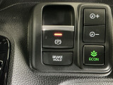 パーキングブレーキはスマートな電子制御式と合わせて渋滞時等にブレーキペダルから足を離しても停車状態を保持してくれるオートブレーキホールド機能で運転が楽になります。スタートはアクセルペダルを踏むだけ