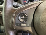 ステアリングにオーディオ操作スイッチが付いています。オーディオ画面に直接タッチしなくても操作が出来ますので、運転に集中できます。
