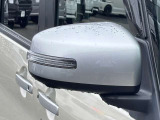 ウィンカードアミラー☆ライトの点滅で対向車、歩行者などに曲がることを知らせることができるので安心・安全につながりますね♪