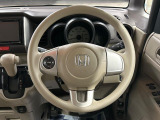 インテリアに合わせたデザインのステアリングは、運転される方のことも考え、運転しやすい形状、大きさです。是非一度、実際に触ってお確かめください。