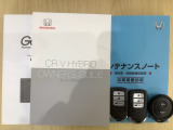 スマートキーは鍵をバッグに入れたままでもドアロックの開閉やエンジンのON・OFFができます。夜間や雨の日も鍵を探さなくて良いので便利です。