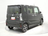 【駐車も安心の形】四角いボディで車の端がわかりやすく、バック駐車や細い道でのすれ違いでも不安を和らげてくれます。