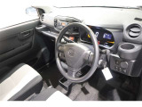 運転席周りは遊びにも通勤にも普段のお買い物にもピッタリ。日々のドライブに居心地のよいレイアウトです。