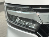 LEDヘッドライトは、点灯の瞬間から最大光量を発揮し、突然暗くなるトンネルなどでの安定感を高めます。