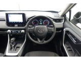 スポーティームード溢れる運転席周りですね。 クイックなドライビングに対応できるよな運転席回りになっています。 ドライブがますます楽しくなりますね!