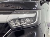 LEDヘッドライトは、点灯の瞬間から最大光量を発揮し、突然暗くなるトンネルなどでの安定感を高めます。