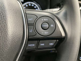 前方の車との車間を設定し、スピードを上げたり緩めたりを自動で行ってくれる追尾式の「レーダークルーズ」。上級装備の一つです!高級車にしかつかない嬉しい機能です。