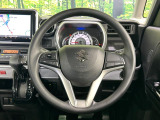インテリアに合わせたデザインのステアリングは、運転される方のことも考え、運転しやすい形状、大きさです。是非一度、実際に触ってお確かめください。