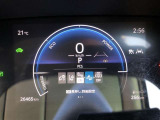 【プリクラッシュセーフティー】進路上の車両などに衝突の可能性があると判断した時には、警報を発して回避操作を促します。その時にブレーキを踏むと強力なブレーキアシストが作動します。