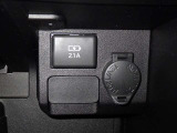 シガーソケット用の充電器が使用可能です!