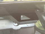 【トヨタセーフティセンス】走行中に前方の車両等を認識し、衝突しそうな時は警報とブレーキで衝突回避と被害軽減をアシスト。より安全にドライブをお楽しみいただけます。