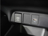 12V電源ソケット、USB接続端子!使いやすい場所に!装備が充実しています♪