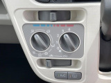 寒い冬も暑い夏も全席に快適な空調を届けてくれる、ダイヤル式エアコンを装備♪