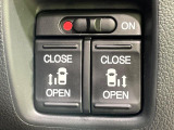 【両側パワースライドドア】スマートキーや運転席のスイッチで後席両側スライドドアの開閉が可能♪電動だから力を入れてドアを開ける必要が無く、小さなお子様でも簡単に開け閉めでき快適です♪