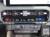 左右独立温度コントロールフルオートエアコンです。運転席、助手席それぞれで独立して温度設定ができます。冷え性の方が乗っても安心ですね♪