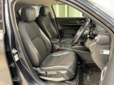 乗降がしやすい運転席。高さが調節できて小柄な方でも運転しやすいポジションをとることができます。