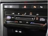 2ゾーンオートエアコン付きです!運転席側と助手席でそれぞれの温度調節が可能です!