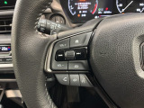 ステアリングにオーディオ操作スイッチが付いています。オーディオ画面に直接タッチしなくても操作が出来ますので、運転に集中できます。
