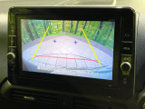 【バックカメラ】駐車時に後方がリアルタイム映像で確認できます。大型商業施設や立体駐車場での駐車時や、夜間のバック時に大活躍!運転スキルに関わらず、今や必須となった装備のひとつです!