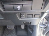 アイドリングストップ機能付です。特別な操作をしなくても、普段通りの運転をするだけで、エコドライブができる機能です。OFFボタンがありますので、必要に応じて使い分けてください。