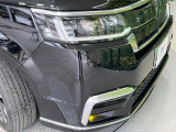 【LEDヘッドライト】悪天候や夜間走行時も良好な視界を確保し安心して運転できる高輝度LEDヘッドライトを装備!点灯速度が早く、消費電力も抑えられています。