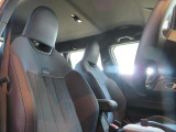 【運転席】スポーツシートでドライバーの体にフィットし、運転をしっかりとサポートしてくれます!
