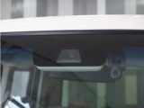 運転する人も、そうでない人も、家族みんなが安心して、自由にお出かけできる生活をサポートする先進機能。