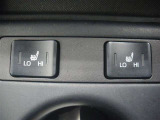 運転席・助手席シートヒーター装備☆  座面と背もたれをすばやく温めるシートヒーターを内蔵。身体を直接温めることができます。 寒い時期には嬉しいアイテムですね♪