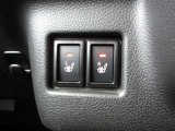 シートヒーターは、シートに内蔵された電熱線で座面を温める装備です。エアコンと違って、すぐに温まり、乾燥しにくいのが特徴です。個別にON/OFFできるので、搭乗者の好みに合わせられます。