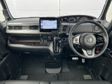 シンプルかつ高級感のある車内