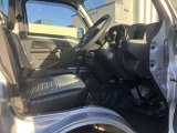 ドア開口部が広くシート座面も高く乗り降りが大変ラクです!