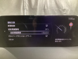 フォワードセンシングカメラで認識した交通標識をディスプレイに表示し、交通標識の見落とし防止を図り、安全運転を支援します。