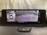 狭い場所での駐車やすれ違いなどでより的確な運転操作に役立つ360&deg;ビューモニターが装備されています。