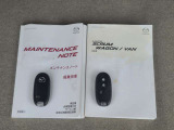 キーを携帯していればリクエストスイッチを押すだけでドアの開錠・施錠が可能です。しかもキーを差し込むことなくエンジンの始動・停止も可能です。取扱説明書・メンテナンスノートが揃っていますので安心です。