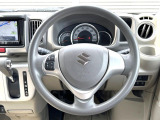 インテリアに合わせたデザインのステアリングは、運転される方のことも考え、運転しやすい形状、大きさです。是非一度、実際に触ってお確かめください。