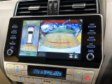 【マルチテレインモニター】車のフロントやサイドのカメラ画像を同時にモニター表示することで、悪路や狭い道を走行時でも周囲の状況確認ができ安心!本格SUVにうれしい装備です♪