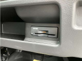 ETC車載器付きです♪高速道路をスイスイと通過!で、キャシュレス!クルマは料金所をノンストップで通過することができます☆