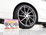 個性的なリアビューで御座います。精悍な佇まいは高級車ならではです。