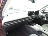 ★助手席周辺★ダッシュボードには豊富な収納BOXがありいつもすっきりとした車内!ほしい場所にちょうど良い収納を備えています。