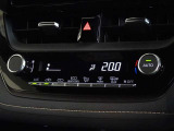 車内を快適に、オートエアコンを装備しています。