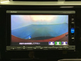 ギヤをR(バック)に入れるとナビの画面に後ろの映像が映るリアカメラ付です。後退時、コンディションが悪い視界でもカラーバックモニターがドライバーをサポートします。