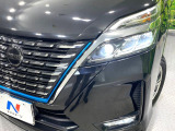【LEDヘッドライト】悪天候や夜間走行時も良好な視界を確保し安心して運転できる高輝度LEDヘッドライトを装備!点灯速度が早く、消費電力も抑えられています。