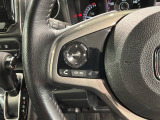 ステアリングにオーディオ操作スイッチが付いています。オーディオ画面に直接タッチしなくても操作が出来ますので、運転に集中できます。