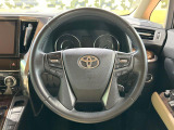 【純正革巻きステアリング】上質な革を使用することで、手にしっかり馴染みとても運転しやすいハンドルです♪