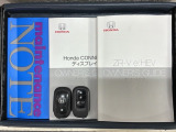スマートキーは鍵をバッグに入れたままでもドアロックの開閉やエンジンのON・OFFができます。夜間や雨の日も鍵を探さなくて良いので便利です。