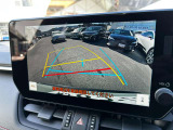 車庫入れや縦列駐車をサポート!苦手な駐車も安心なバックモニターを装備☆予測進路線も表示されるので、ラクラク駐車できます。