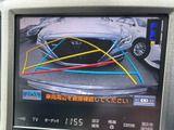 カラーバックカメラが付いています!バックにギアを入れると、後方視界が自動的にマルチ画面に映し出されます!夜も明るく見えますので、すごく便利!!一度使うとカメラ無しには乗りたくない程!