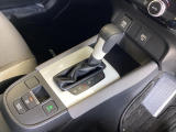 発進時から滑らかに加速する無段階変速のCVTはストップ&ゴーの多い街の中も快適です